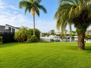 Palm Cove Waters Retreat - Walk to Broadwaters! - Apartment - 6