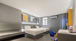 7 Days Inn Wuhan Jianghan Road Metro Station - 1