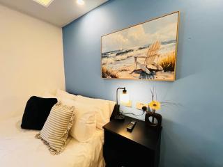 High Tide Hotel - 2