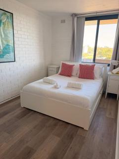 Well located 2BR with Pool in Mosman Park - 3