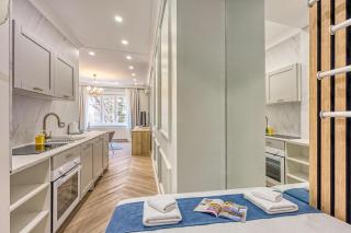 Boutique Downtown Studio Apartments - 9
