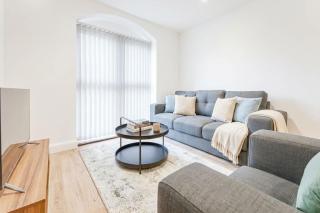 Spacious & Bright 2 Bed Burton-on-Trent Apartment - 2