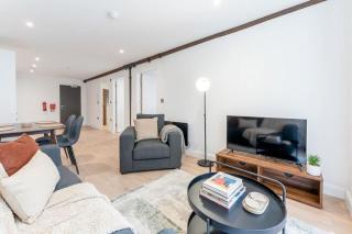Spacious & Bright 2 Bed Burton-on-Trent Apartment - 1