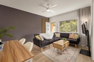Charming 2-Bed Near River & City - 0