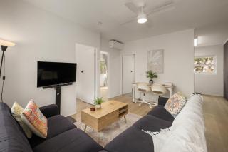 Charming 2-Bed Near River & City - 2