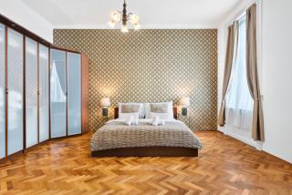 Classic Old Town Apartment with Private Balcony - 0