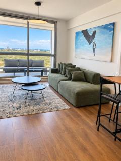 Mandarin Beachfront Apartment with Sea View Balcony - 5