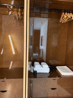 Luxury Designer Lake Suite - 5