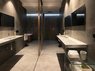 Luxury Designer Lake Suite - 4