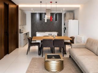 Luxury Designer Lake Suite - 3