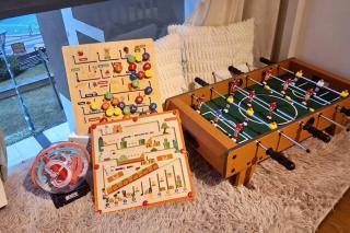Kid-Loving Poolside Haven - 2BR - Smart TV - Games - 3