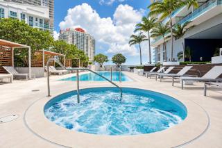Studio in the heart of Brickell with water view! - 1