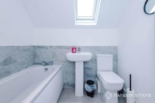 Spacious 3 Bed House in Rotherham by Amber Stays - Perfect for Business & Contractors Sleeps 8 & FREE Parking - 6