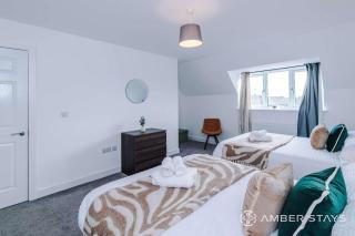 Spacious 3 Bed Home in Rotherham by Amber Stays - Perfect for Business & Contractors Sleeps 8 & FREE Parking - 1