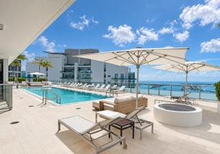 Beautiful Condo and Apt W/ Free Parking 5 Stars ! - 7