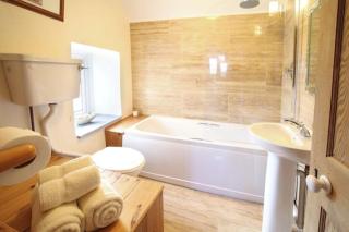 Wheelwright Cottage Hot tub,pets - 4