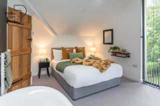Hên Stablau - Spacious Pet-Friendly Welsh Retreat by PolkaStays - 1