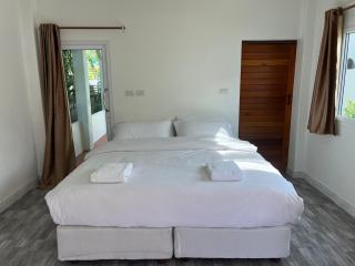 Cosy house with patio - 0