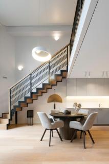 Luxury Top-Floor Stay w-Balcony & Forest View I cohost - 6