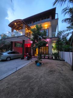 Maple Leaf Seaside Villa - 8