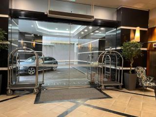 Entire Apartment 21st Floor Queen Street with Free Parking - 3