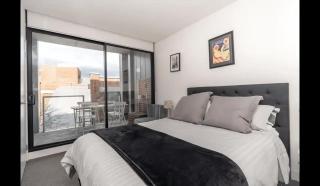 Stylish 2BDR Retreat in Vibrant Abbotsford - Melbourne - 5