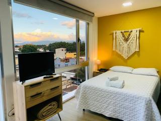 Cozy illuminated studio apartment - 0