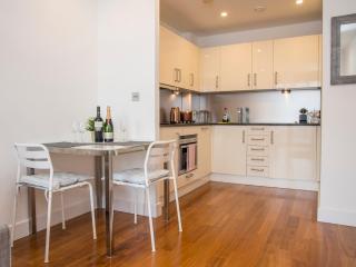 The Most Central Apartment in Cardiff - Pass the Keys - 8