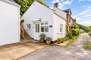 Riverside Bothy In Heart of Scenic Harbour Village - 2