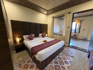 2 BHK A I R B N B With Living Area and Kitchen - 7