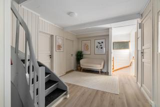 5-Bedroom Family Home Apartment - 9