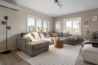 5-Bedroom Family Home Apartment - 8