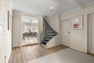 5-Bedroom Family Home Apartment - 3