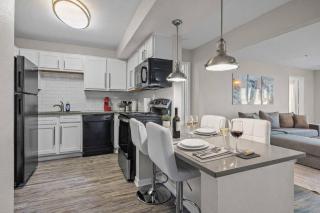 Luxury 4BR Retreat Resort Pool, Gym and Parking - 8