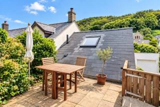 Riverside Bothy In Heart of Scenic Harbour Village - 1