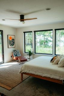 NEW Luxury Lakefront, Hot Tub, Beach & fishing and fireplace - 2