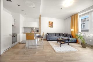 REVON Art-Deco Old Town Apartment - 9
