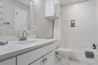 4BR Pecan Tree Beauty by Dtwn, Lake, Sleeps 8 - Austin - 7