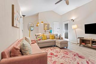 4BR Pecan Tree Beauty by Dtwn, Lake, Sleeps 8 - Austin - 9