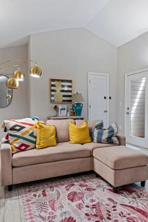 4BR Pecan Tree Beauty by Dtwn, Lake, Sleeps 8 - Austin - 2