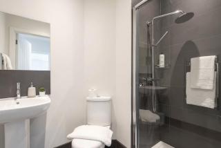 Modern 1 Bedroom Apartment in York with Parking - 6