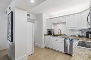 Gulf Front Condo w Pool Tennis Courts & more - Fort Walton Beach - 0