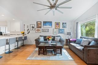 Newly Renovated 3BR Outdoor Oasis by Downtown & Lake, Sleeps 8 - 9