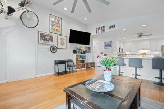 Newly Renovated 3BR Outdoor Oasis by Downtown & Lake, Sleeps 8 - 3