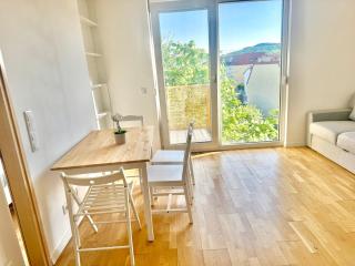 Stylish Apartment with Balcony near Vienna - 8