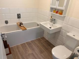 House Sleeps 4 with Enclosed Garden - 2