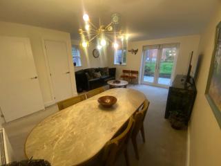 House Sleeps 4 with Enclosed Garden - 7