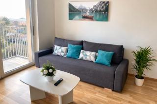 Modern Stylish Apartment with Balcony & Free Parking - 2