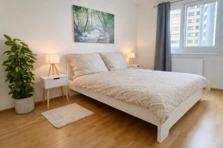 Modern Stylish Apartment with Balcony & Free Parking - 4