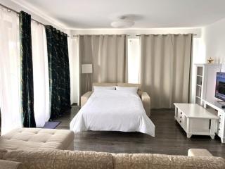 Mountain Oasis 2BR 2 Bath Balcony & Free Garage - 2